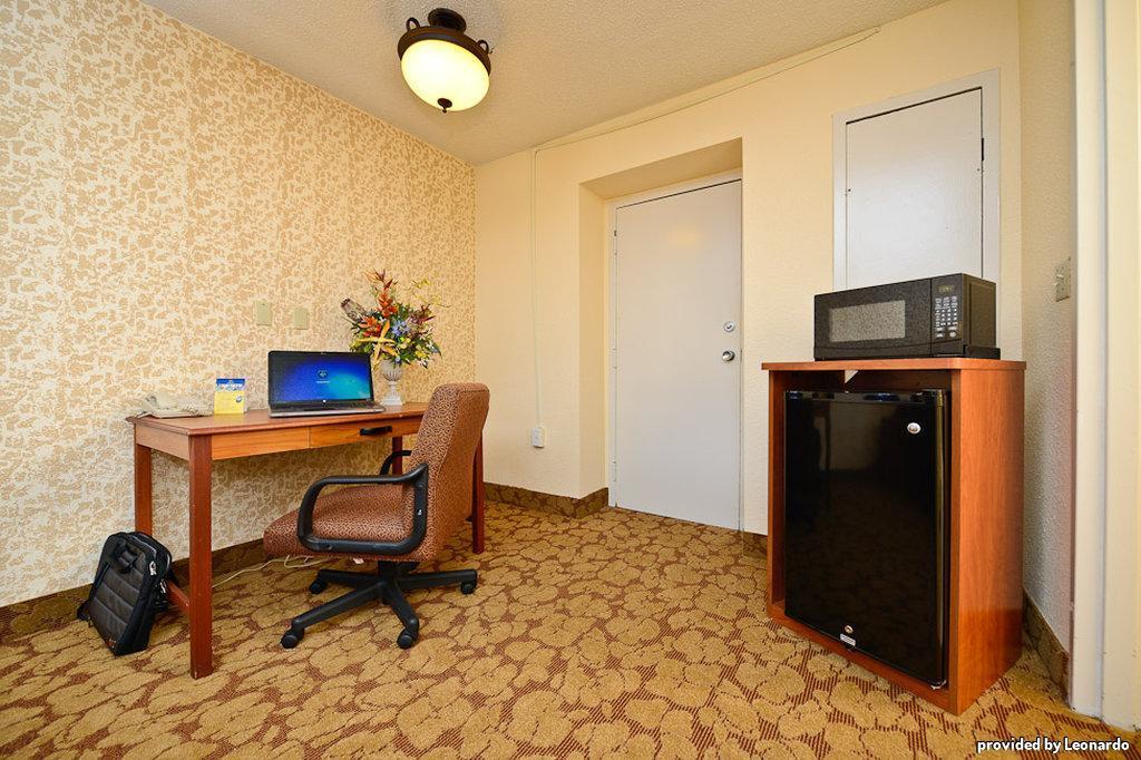 ホテル ベスト ウエスタン タルサ エアポート 部屋 写真